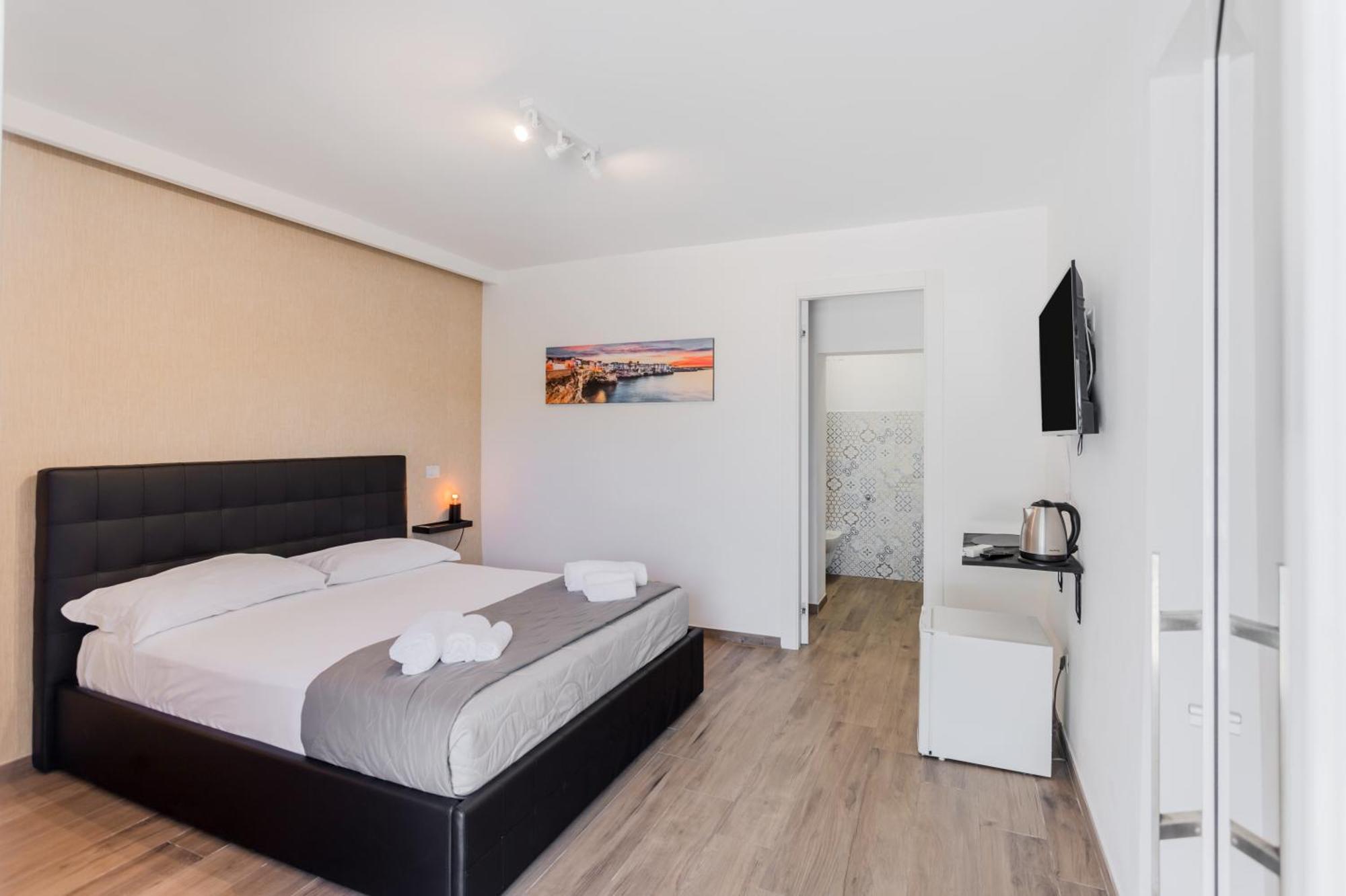 Pietramare Luxury Suites Барі Екстер'єр фото