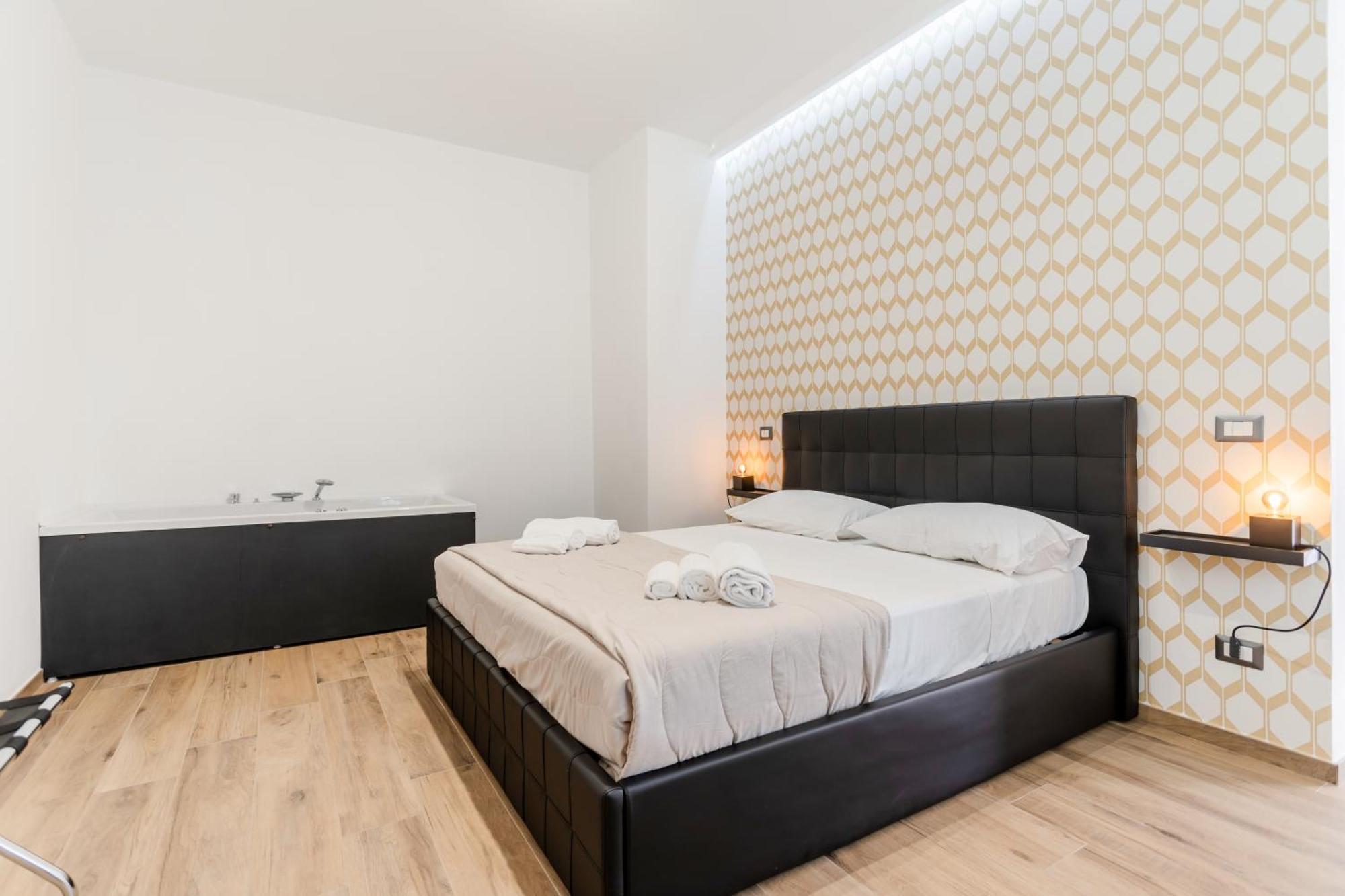 Pietramare Luxury Suites Барі Екстер'єр фото