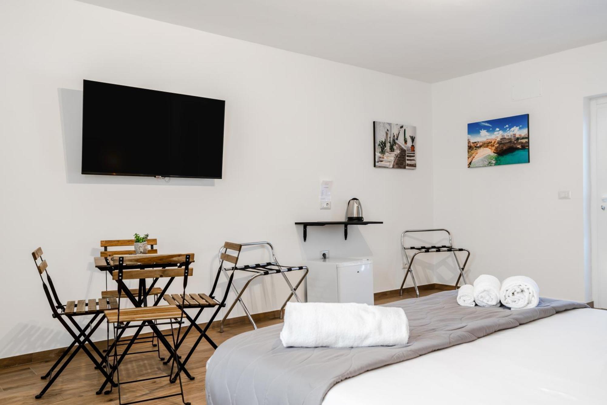 Pietramare Luxury Suites Барі Екстер'єр фото
