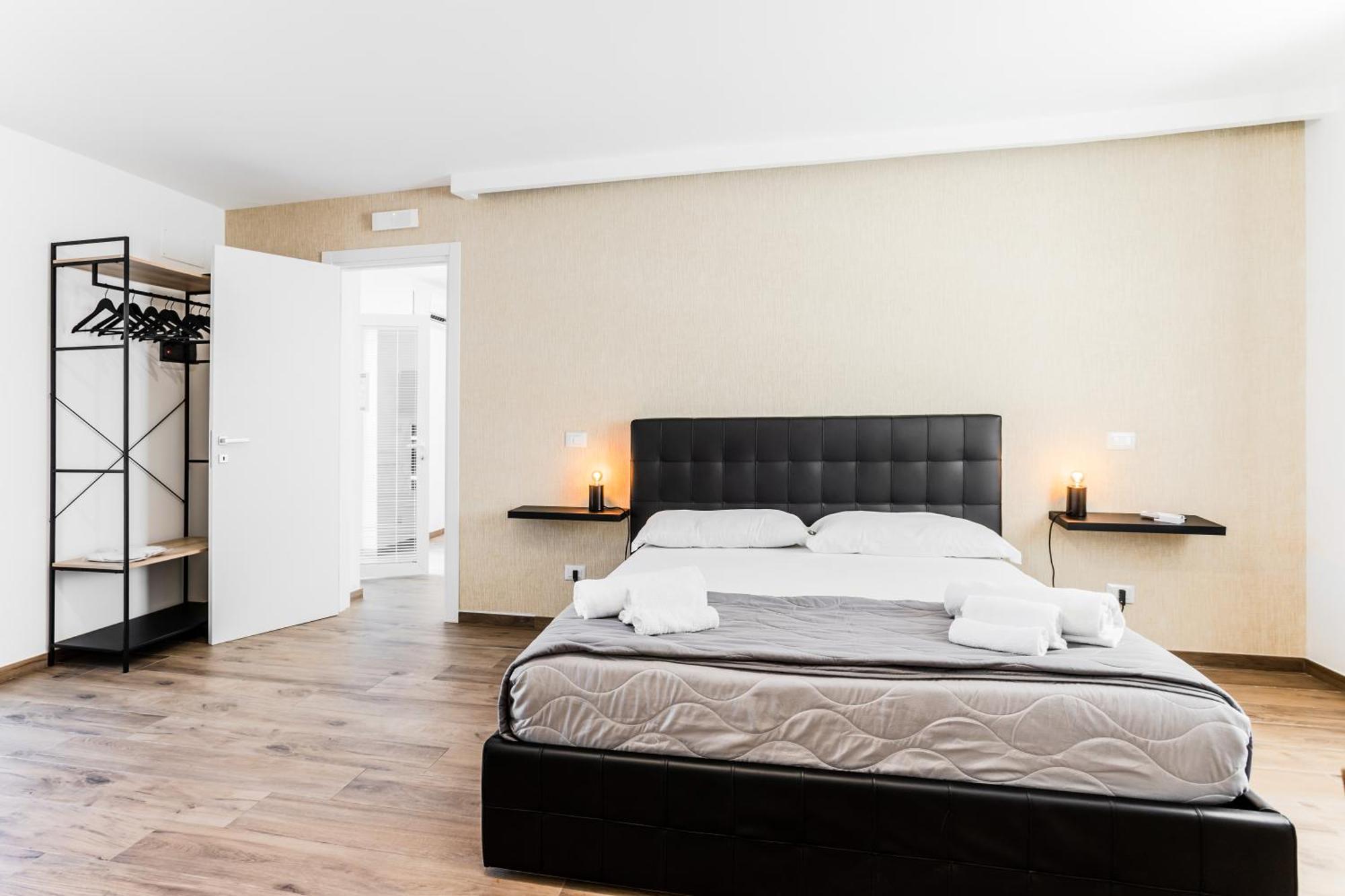 Pietramare Luxury Suites Барі Екстер'єр фото
