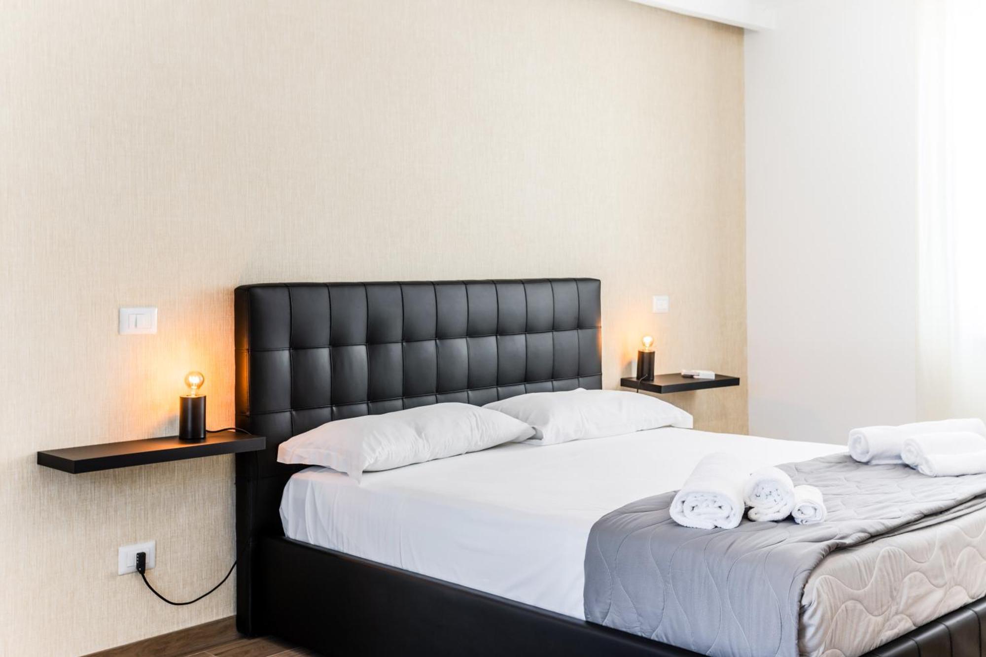 Pietramare Luxury Suites Барі Екстер'єр фото