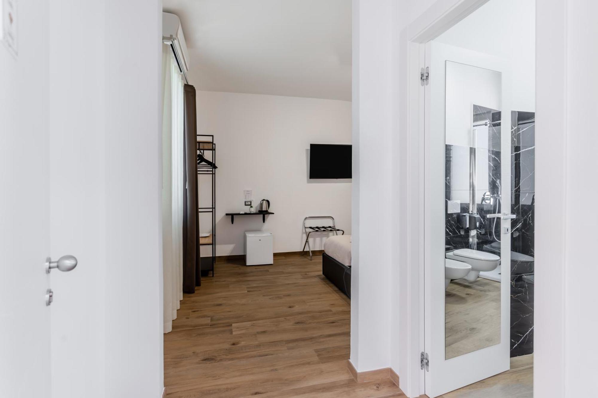Pietramare Luxury Suites Барі Екстер'єр фото
