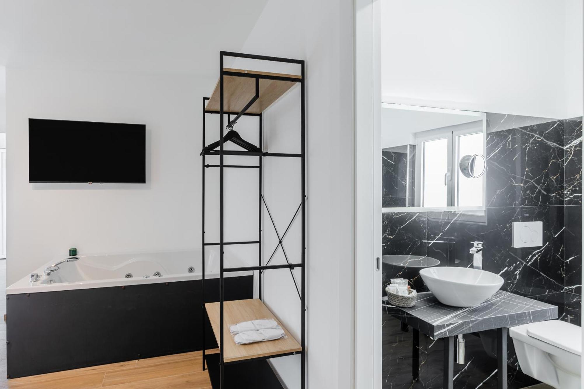Pietramare Luxury Suites Барі Екстер'єр фото