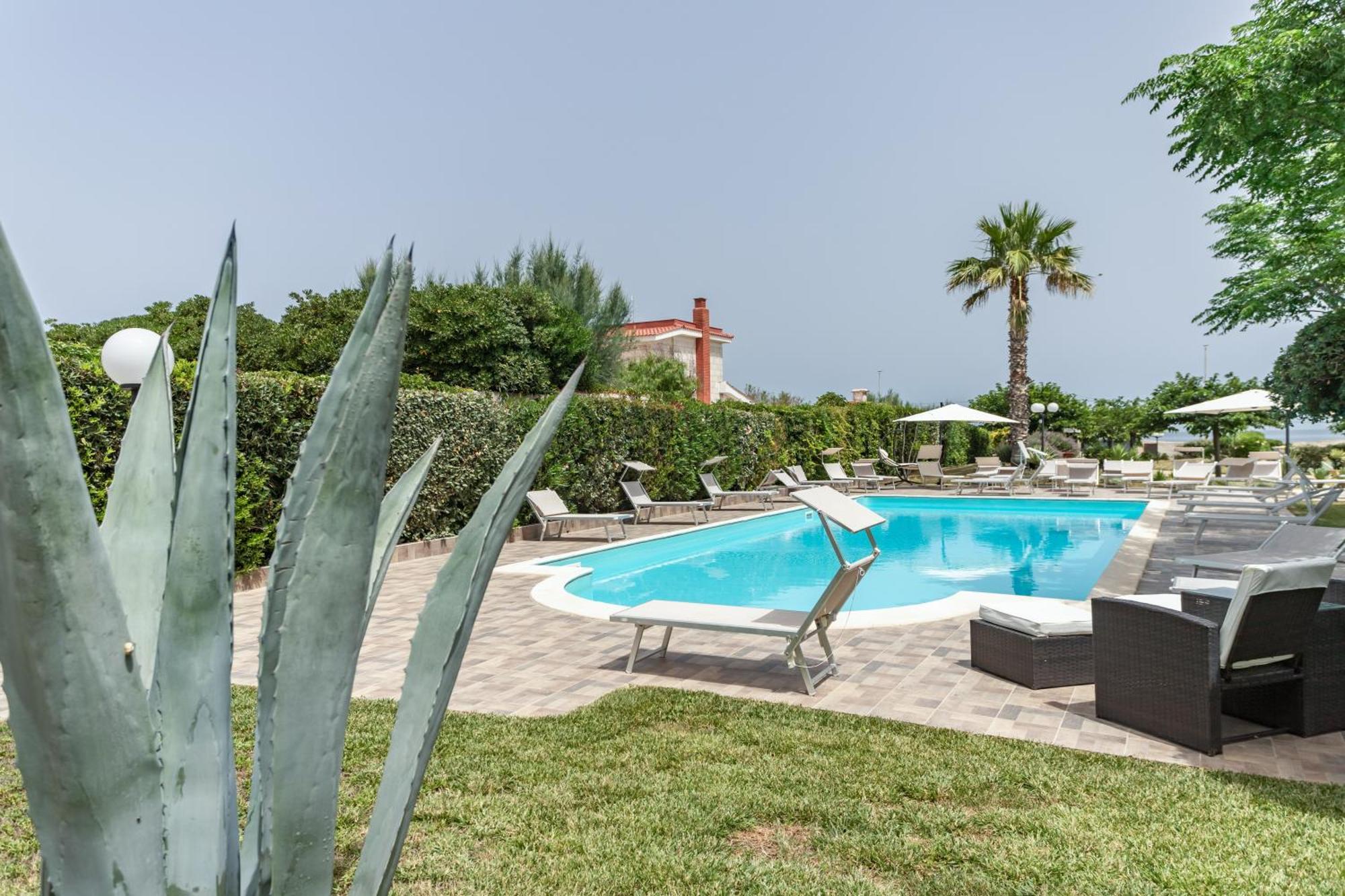 Pietramare Luxury Suites Барі Екстер'єр фото