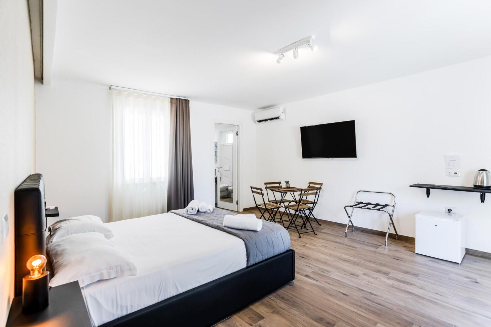 Pietramare Luxury Suites Барі Екстер'єр фото